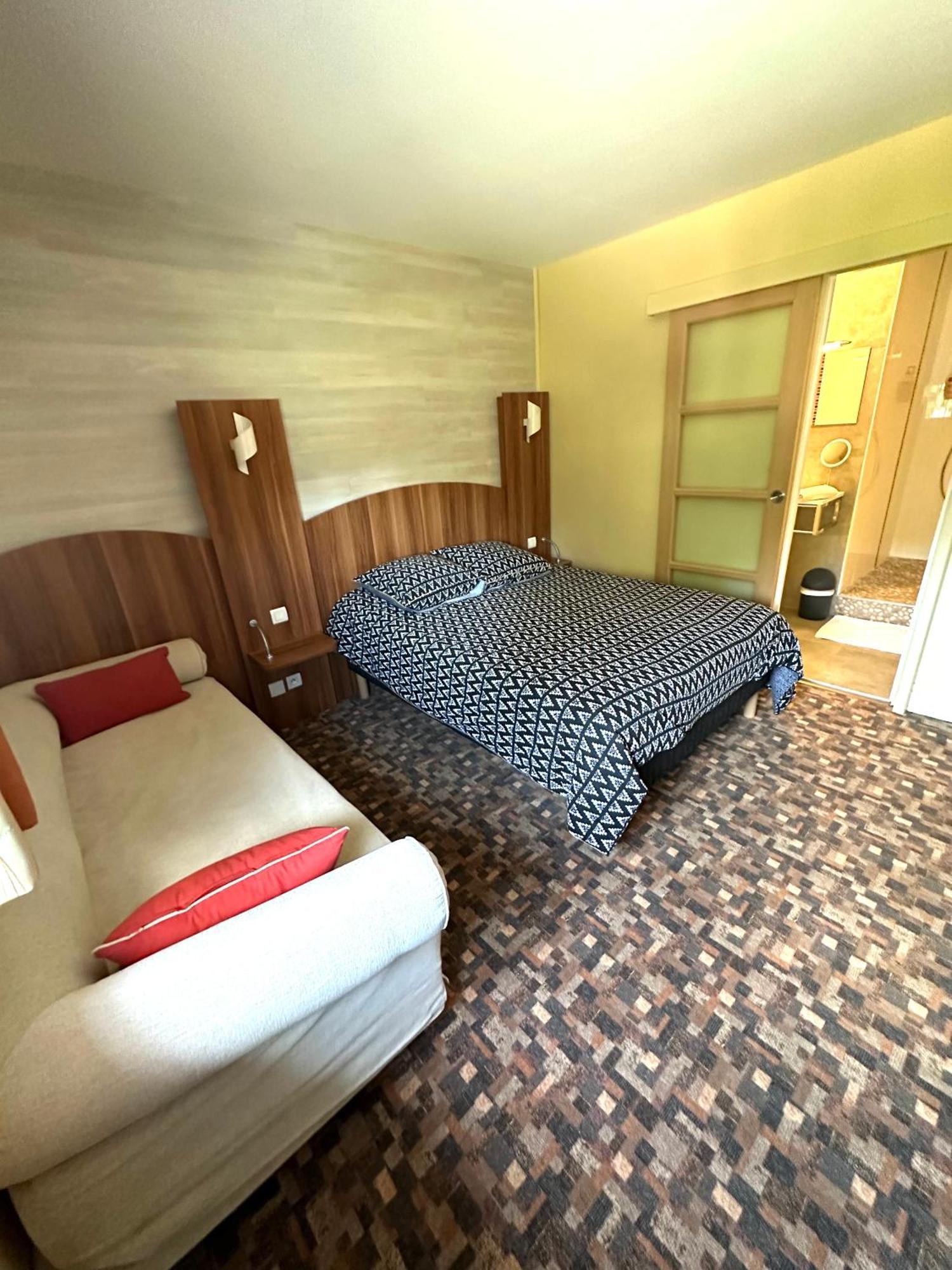 Hotel Roc Land Les Portes du Coglais Esterno foto