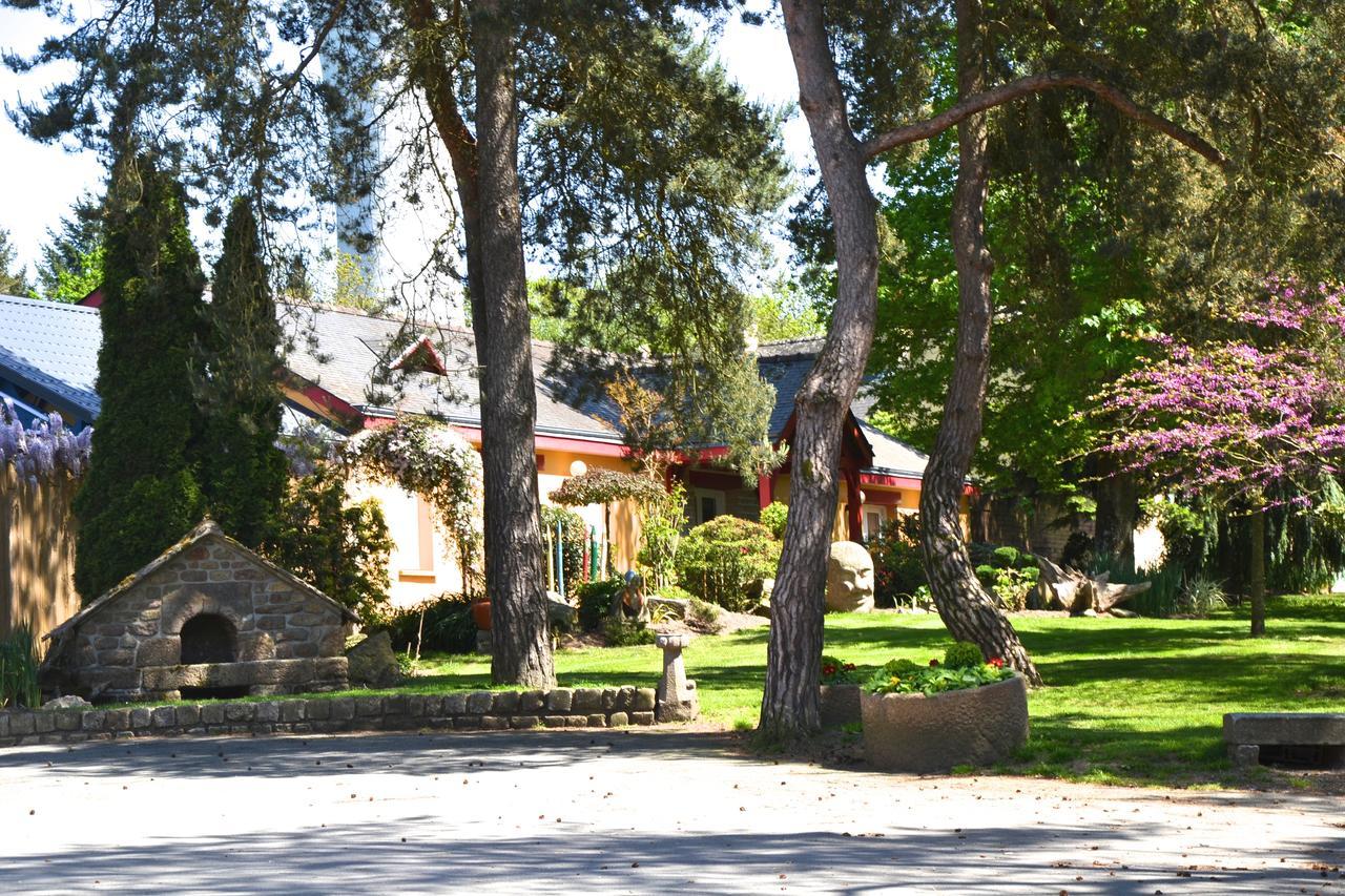 Hotel Roc Land Les Portes du Coglais Esterno foto